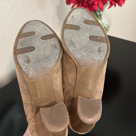 Backless heeled Boots by Fergalicious. Stacked heel and very comfortable. 7.5 - Picture 4 of 7